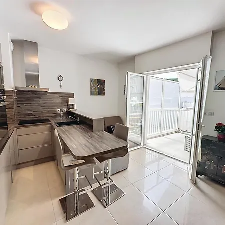 Cam3 - Beau 2 Pieces Avec Terrasse * Cannes
