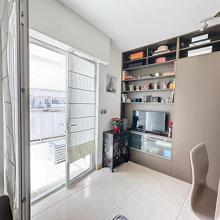 Cam3 - Beau 2 Pieces Avec Terrasse * Cannes